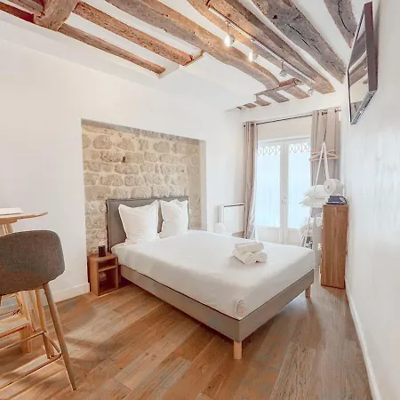 Charming Heart Of Historic Le Marais Parigi