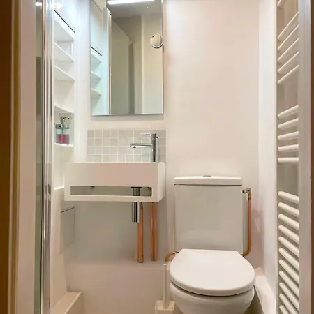 Charming Heart Of Historic Le Marais Parigi
